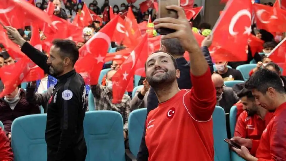 'Ampute Futbol Milli Takımı Sivas´ta gençlerle buluştu'