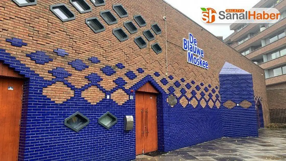 Amsterdam'da hoparlörden okunması beklenen ilk ezan sabote edildi