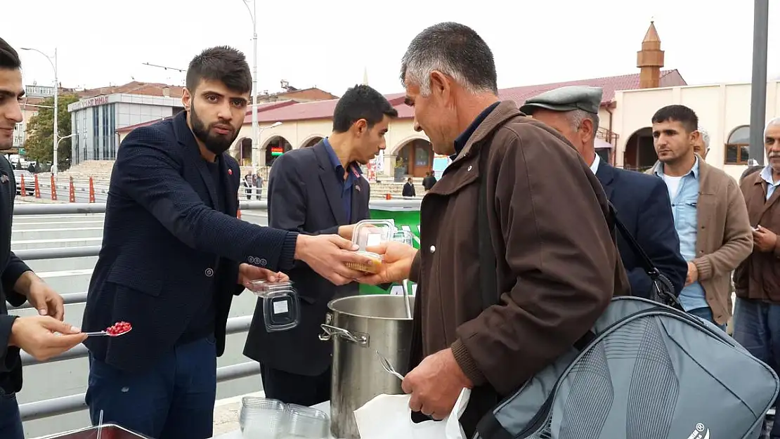 ANADOLU GENÇLİK DERNEĞİ´NDEN AŞURE ETKİNLİĞİ