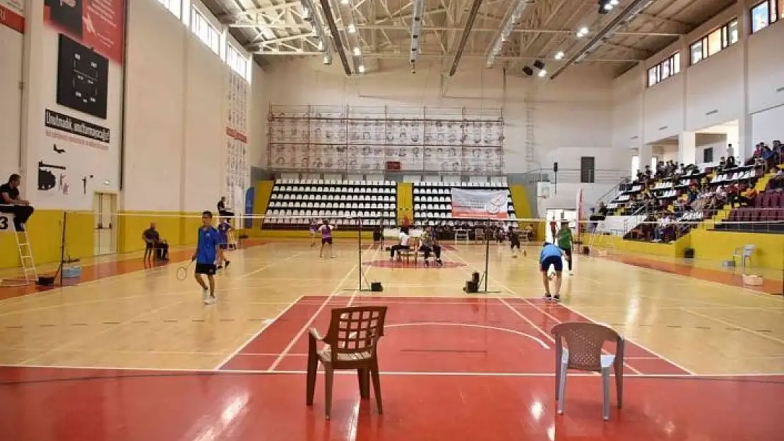 'Analig badminton çeyrek finalleri Elazığ´da başladı'