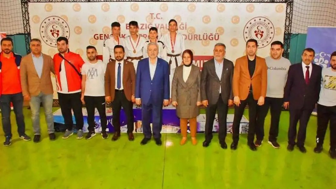 'Analig Judo Yarı Finalleri Elazığ´da sürüyor'