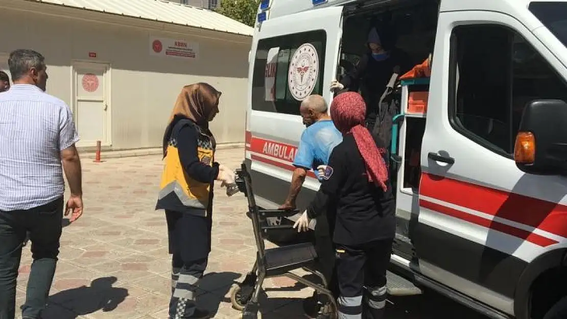 'Anız yangınında dumandan etkilenen çiftçi hastaneye kaldırıldı'