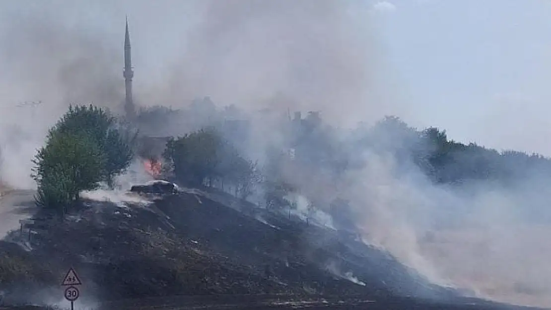 'Anız yangınında saman balyaları küle döndü'