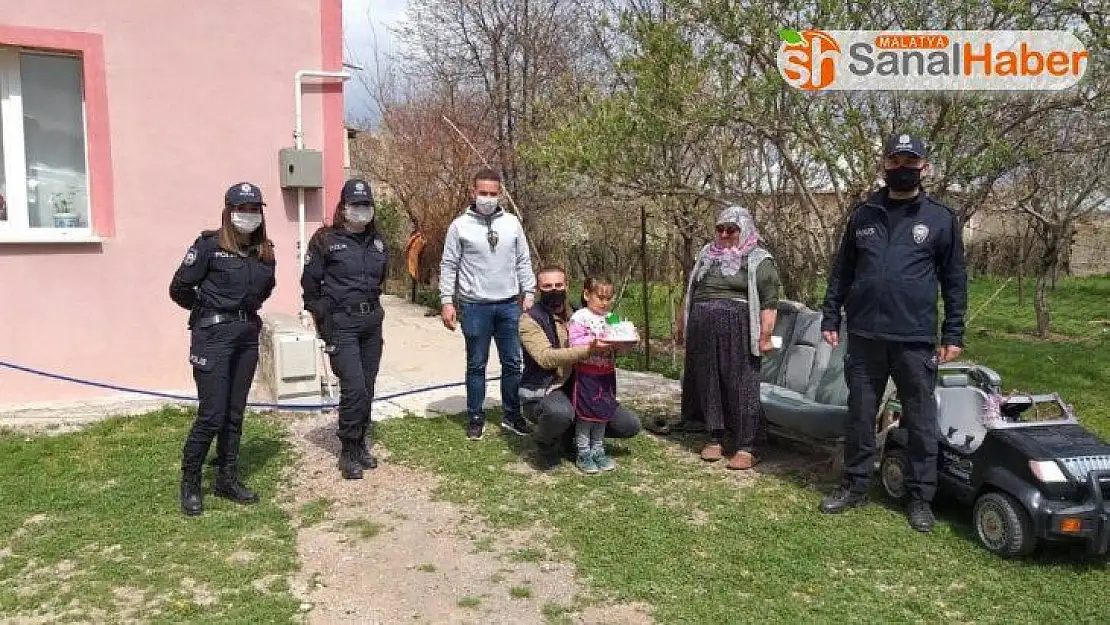 Annesi Covid-19 engeline takılan Ecrin'in doğum gününü polisler kutladı