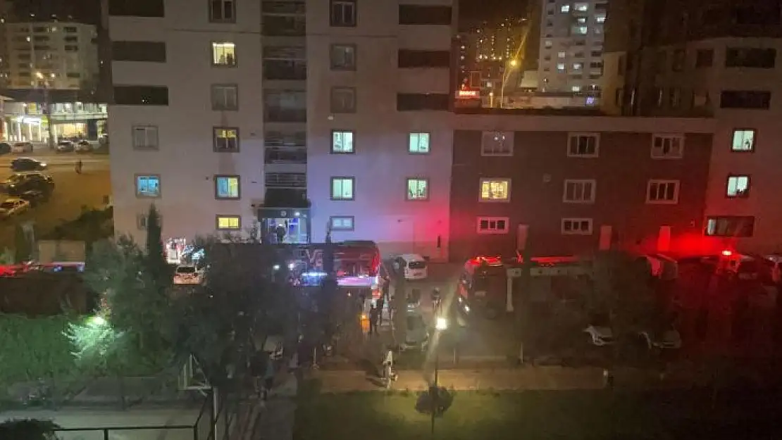 'Apartman çatısındaki yangın söndürüldü'