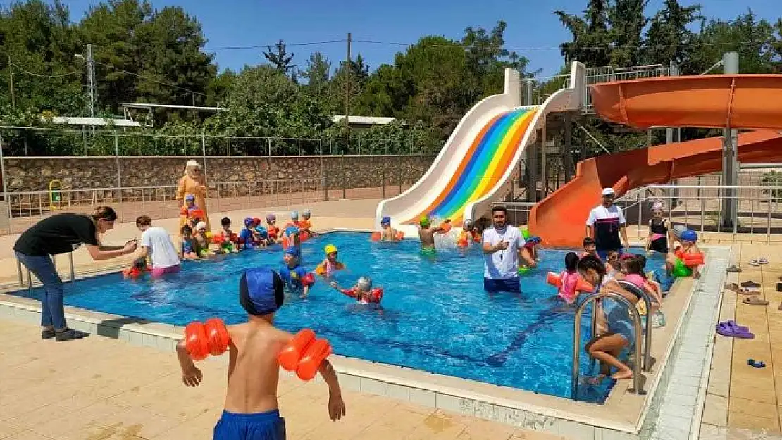 'Aquapark kapılarını çocuklara açtı'