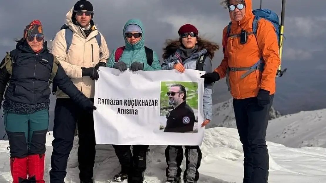 'Arkadaşlarının anısına 2347 rakımlı Hazarbaba Dağına tırmandılar'