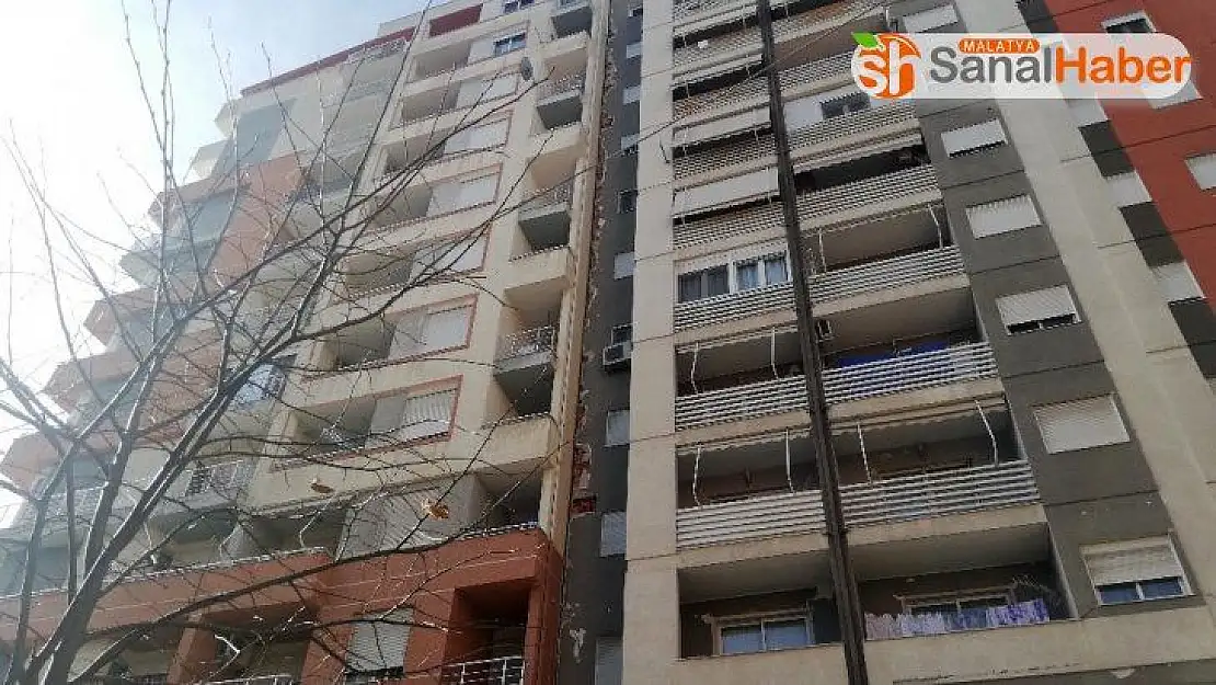 Arnavutluk'ta arama kurtarma çalışmaları eğitimli köpeklerle sürüyor