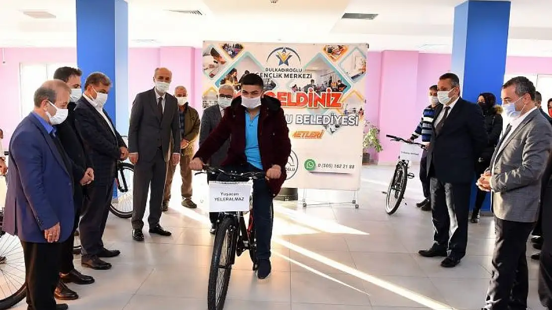 'Aşı kampanyasına katılan gençlere bisiklet'