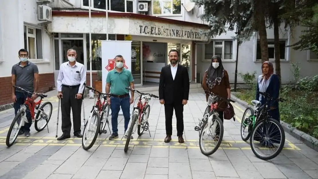 'Aşı olup bisiklet ve altın kazandılar'
