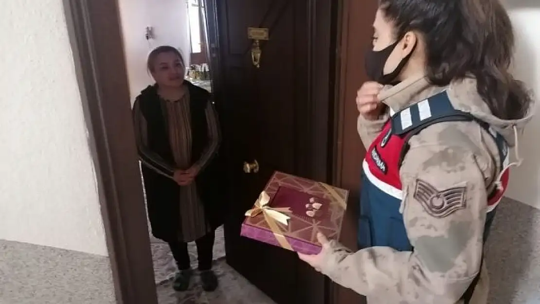 'Askerlerden şehit aileleri ve gazielere ziyaret'