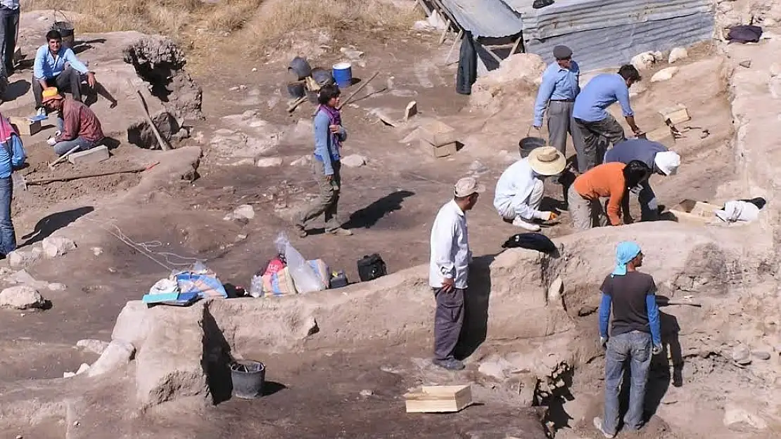 ARSLANTEPE HÖYÜĞÜ´NDE BU YIL Kİ KAZILAR SONA ERDİ