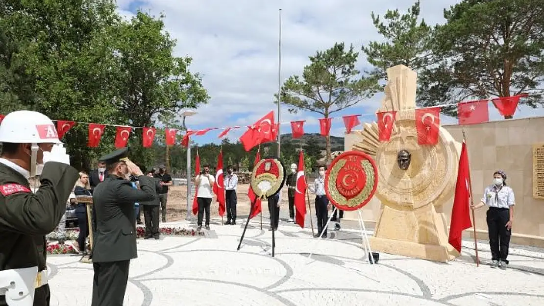 'Atatürk´ün Sivas´a Gelişinin 102. Yıl Dönümü İlk Adım Anıtında kutlandı'