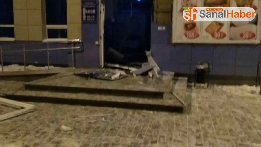 ATM hırsızları AVM'yi havaya uçurdu