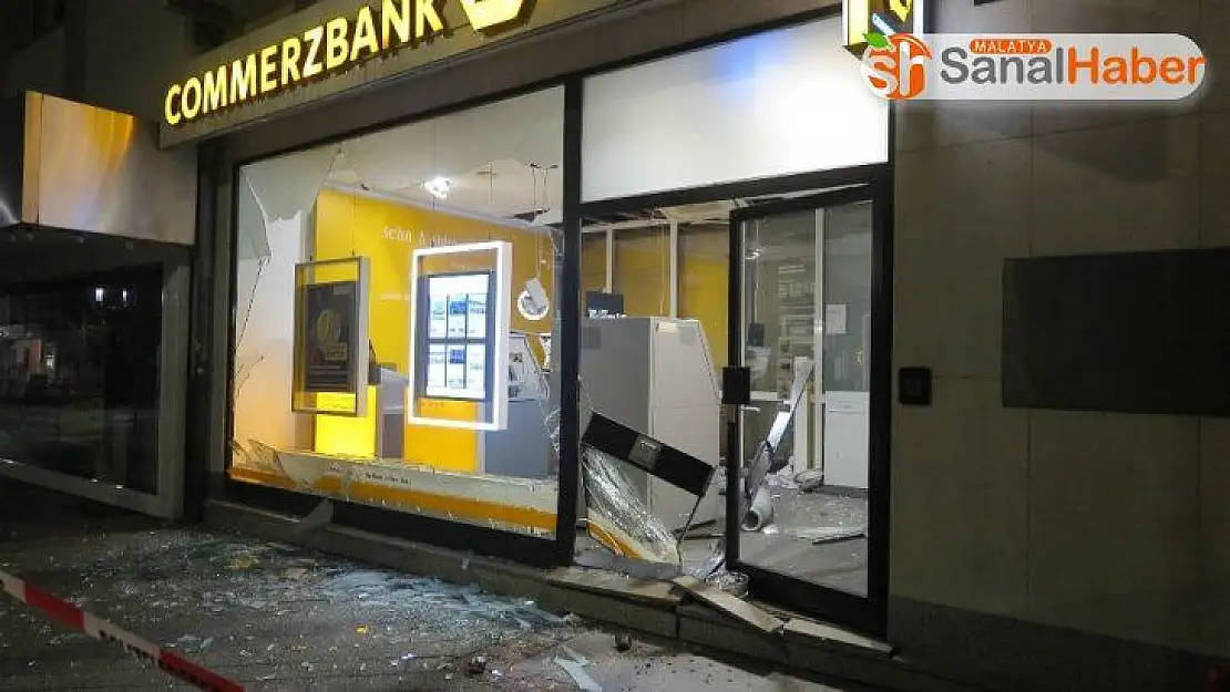ATM'yi havaya uçurup soydular