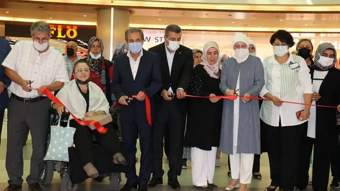 'AVM´de üreten kadınlar sergisi'