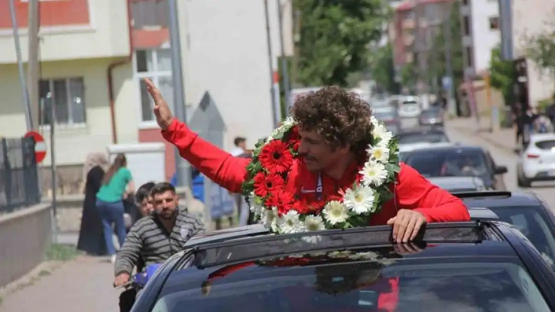 'Avrupa ikincisi güreşçi memleketinde coşkuyla karşılandı'