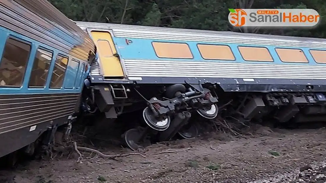 Avustralya'da tren raydan çıktı: 2 ölü