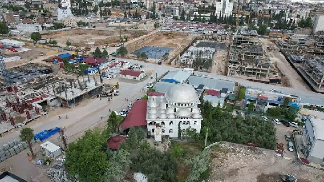 'Ayakta kalan cami işçilerin ibadet yeri oldu'