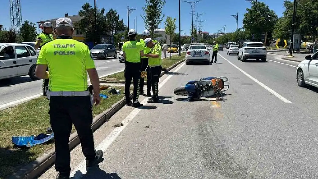 'Aydınlatma direğine çarpan motosiklet sürücüsü hayatını kaybetti'