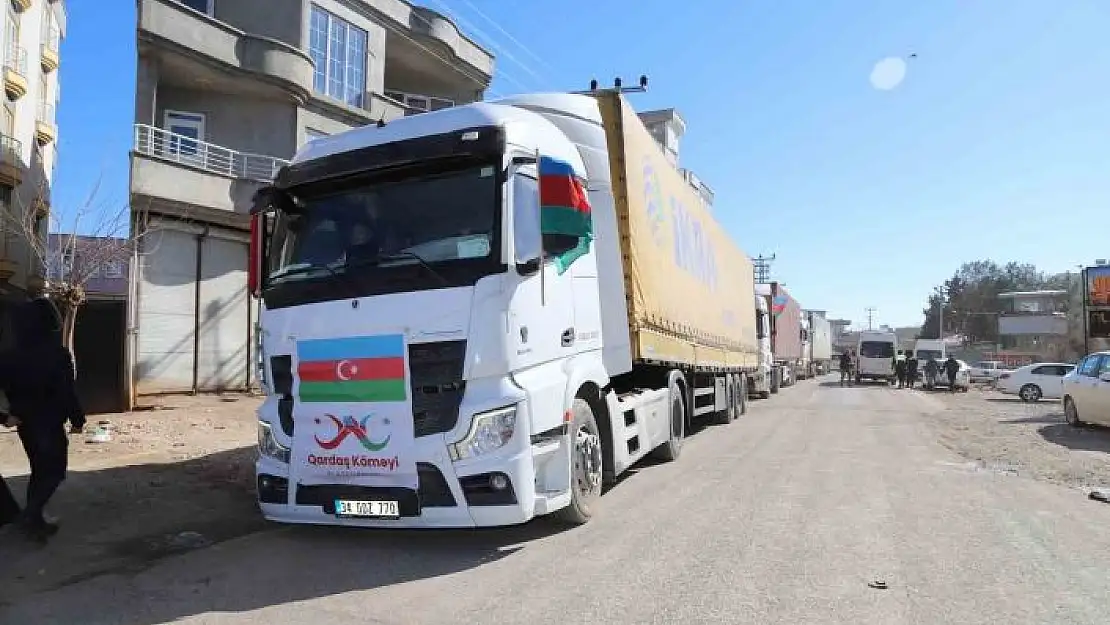 'Azerbaycan´dan gelen 4 yardım tırı Adıyaman´a ulaştı'