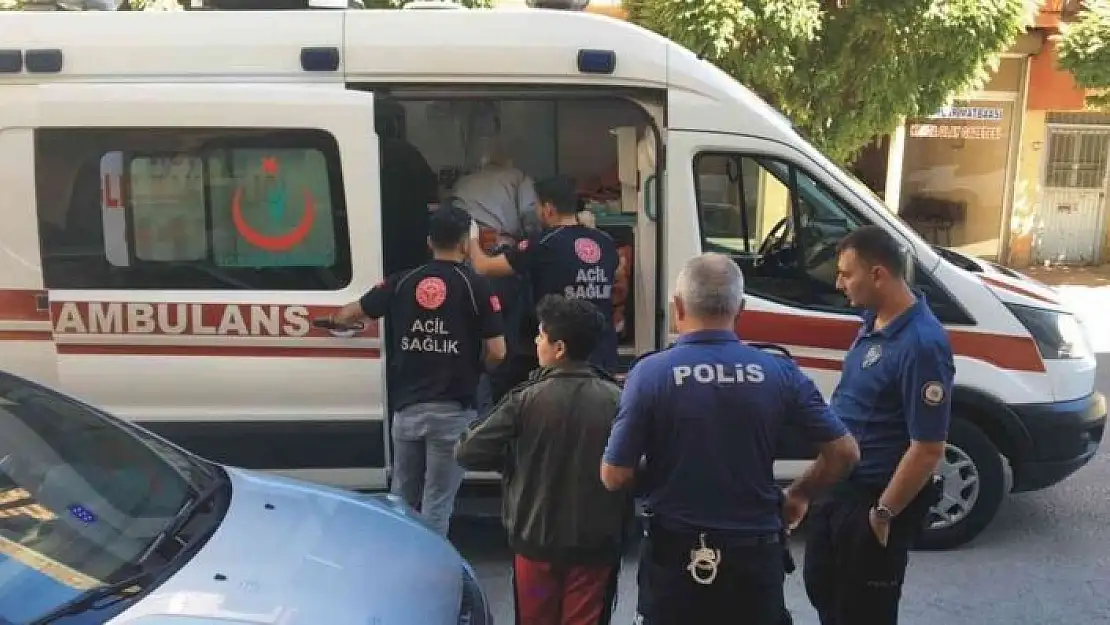 'Babasını ve abisini bıçakladı'