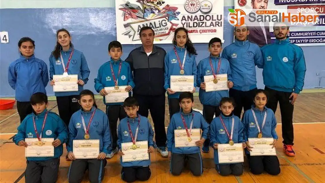 Badmintonda Malatya kız ve erkek takımları birinci oldu