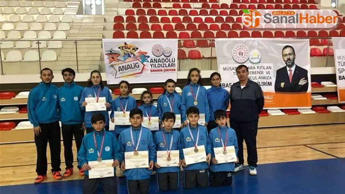 Badmintonda Malatya takımları birinci oldu