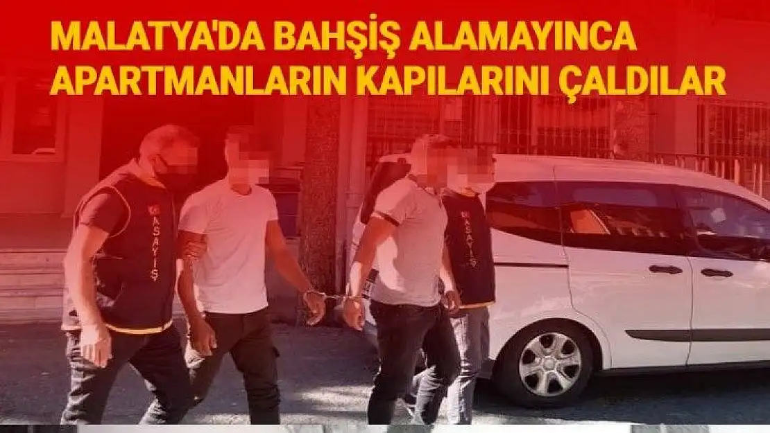Bahşiş alamayınca apartmanların kapılarını çaldılar