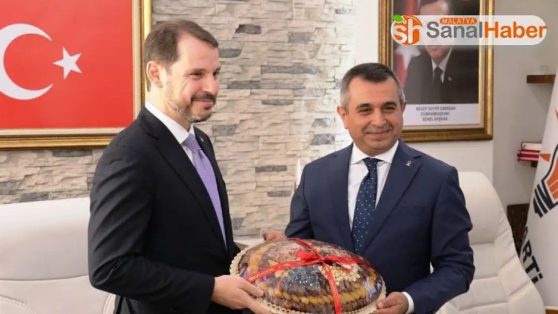 Bakan Albayrak Akpınar'ı ziyaret etti