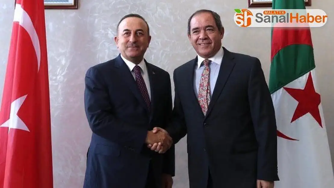 Bakan Çavuşoğlu, Cezayirli mevkidaşı ile heyetlerarası görüşme gerçekleştirdi
