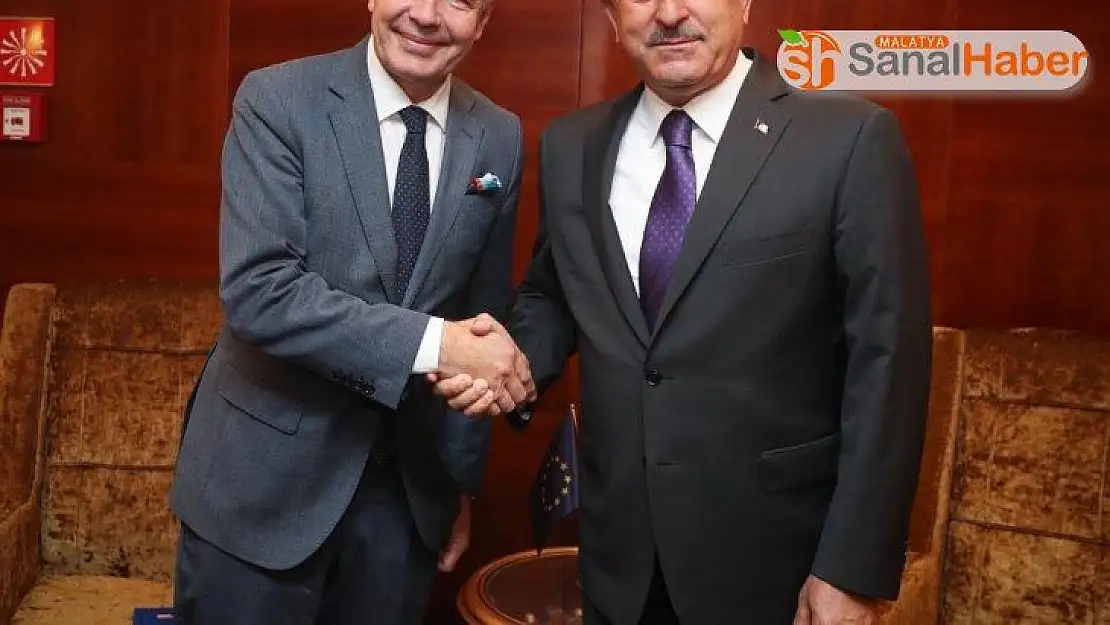 Bakan Çavuşoğlu, Finlandiyalı mevkidaşı ile bir araya geldi