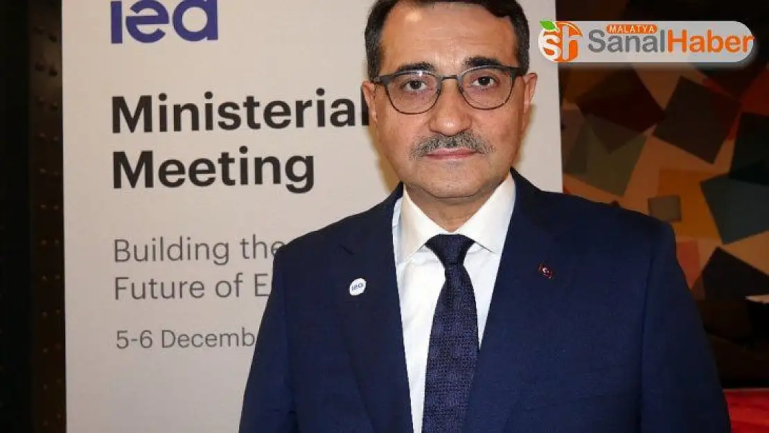Bakan Dönmez: '4 yıl gibi kısa bir süre içerisinde Hazar'dan çıkan doğal gaz artık Avrupa kapısında'