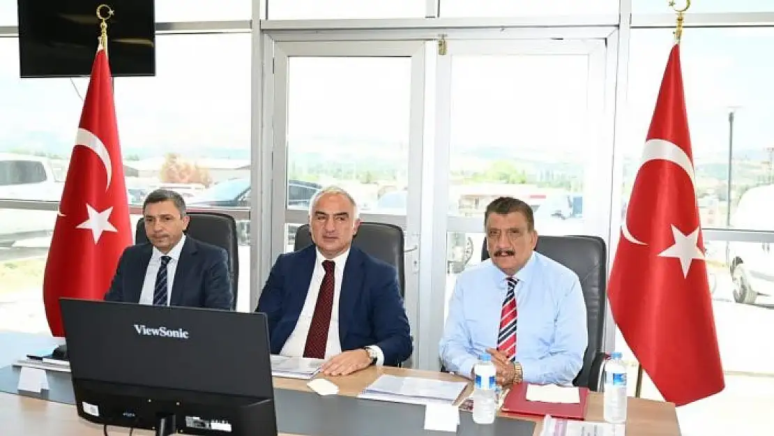 'Bakan Ersoy, Malatya´da incelemelerde bulundu'