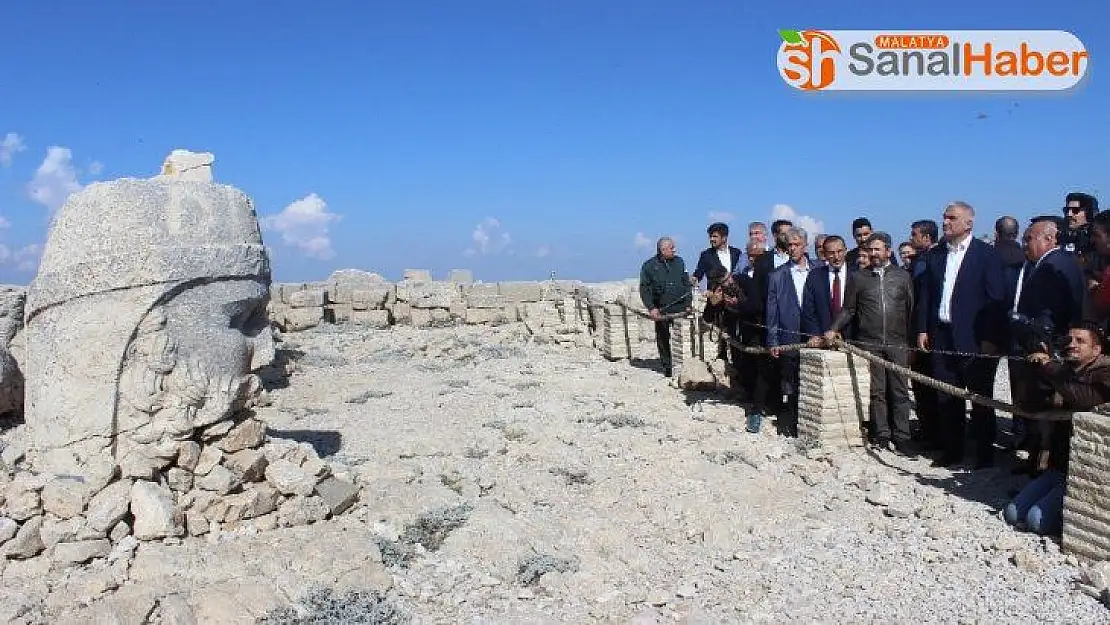 Bakan Ersoy'un Nemrut programında belediye başkanı fenalaştı