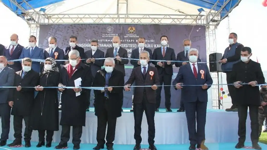 'Bakan Karaismailoğlu: ''Dağları tünellerle deliyor, nehirleri köprülerle aşıyoruz'''