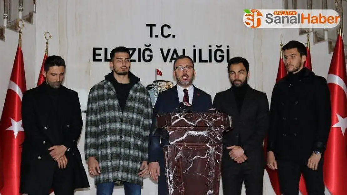 Bakan Kasapoğlu ve milli futbolcular destek için Elazığ'da