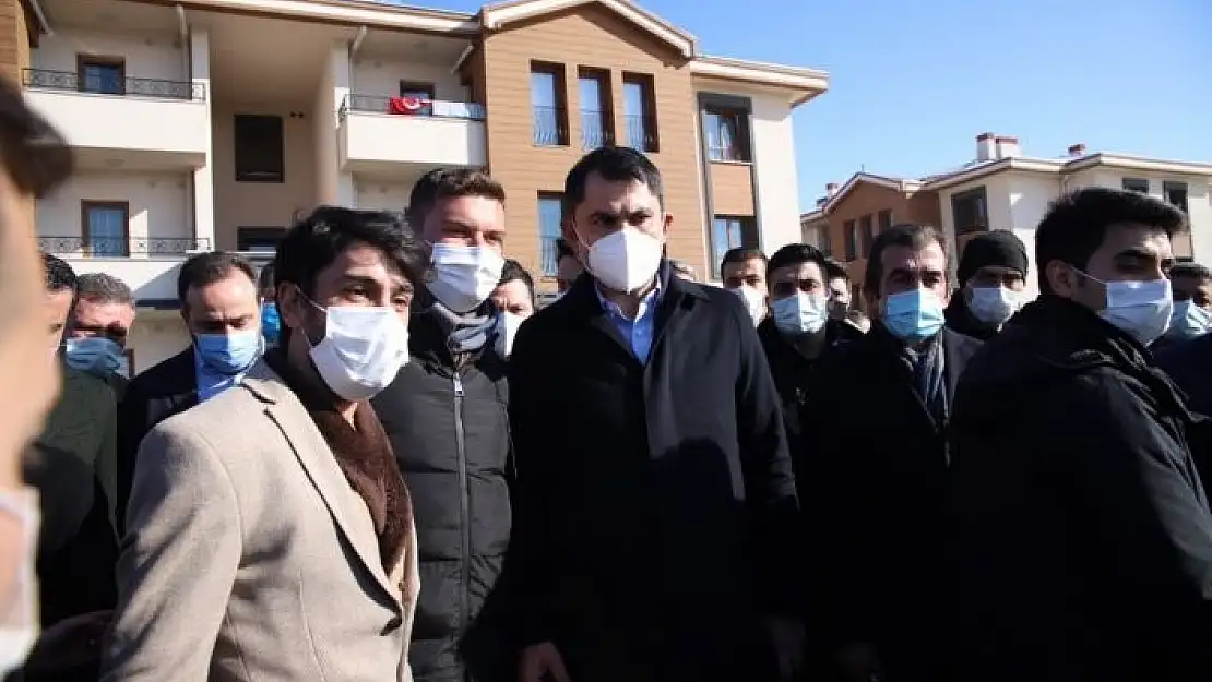'Bakan Kurum, deprem konutlarını inceledi'