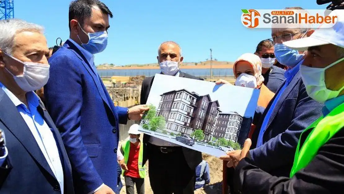 Bakan Kurum Elazığ'da, deprem konutlarını inceledi