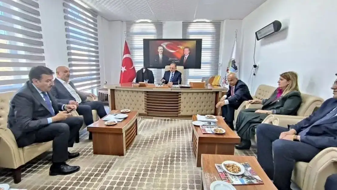 'Bakan Özhaseki, Doğanşehir Belediyesini ziyaret etti'