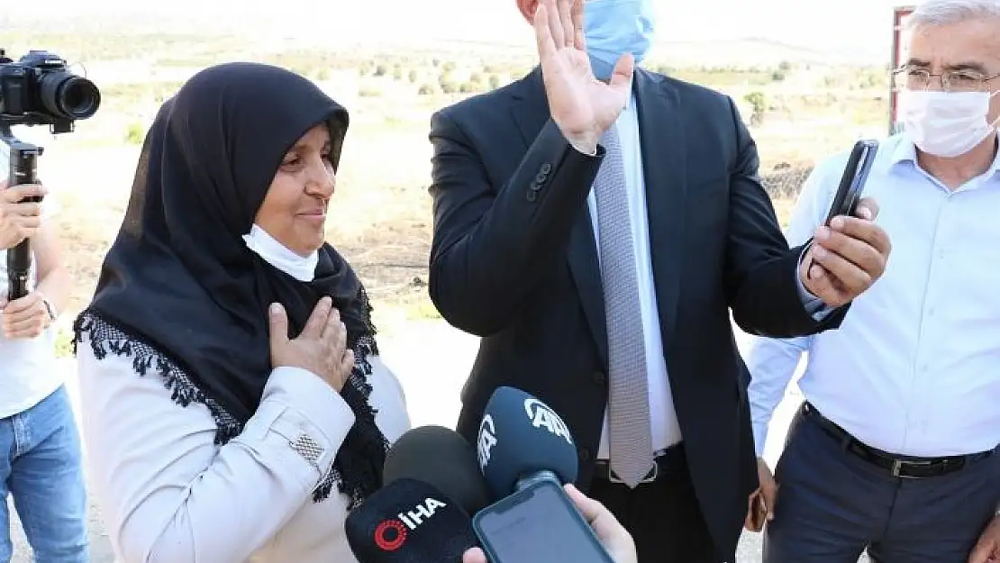 'Bakan Pakdemirli tavukları telef olan kadın girişimciyi sevindirdi'