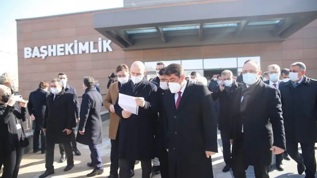 'Bakan Soylu, Şehit Fethi Sekin´in  babası ile kanaat önderi Nazırlı´yı hastanede ziyaret etti'