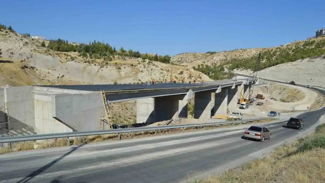 'Bakan Uraloğlu Besni Viyadüğü´nde incelemelerde bulundu'