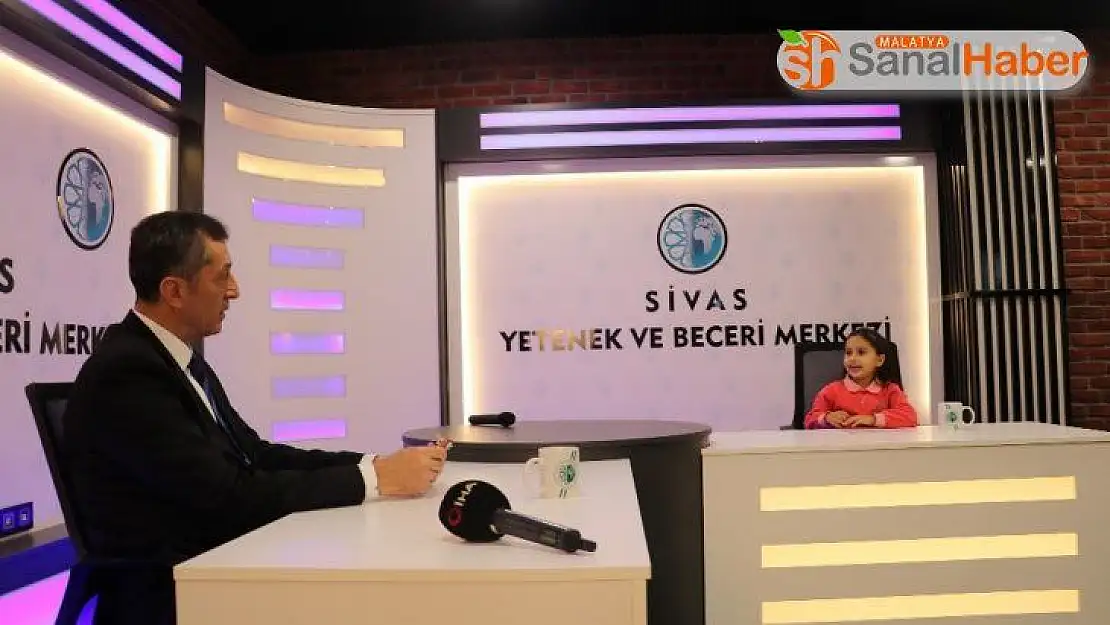 Bakanı güldüren sorular