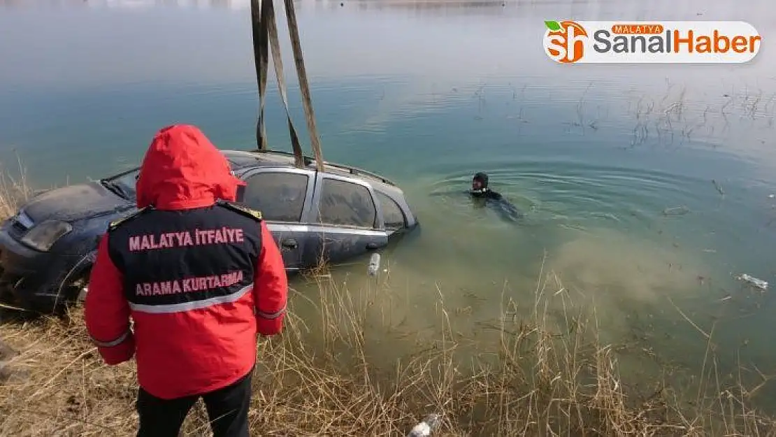 Malatya´da otomobil baraj gölüne düştü