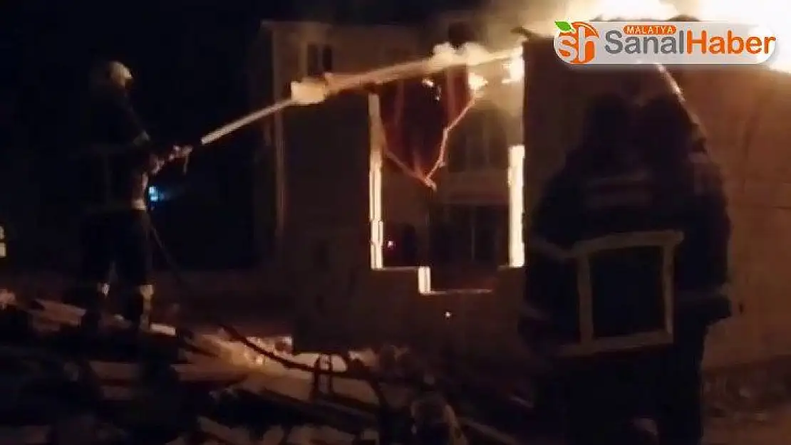 Baraka üzerindeki tahtalar yandı