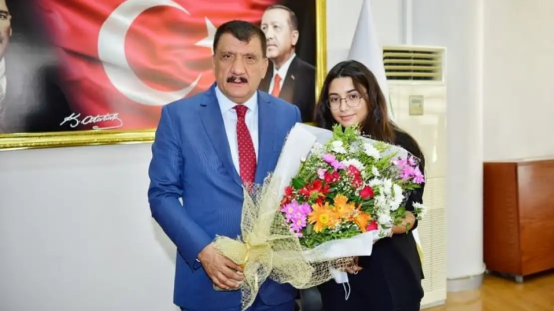'Başarılı öğrencilerden Gürkan´a ziyaret'