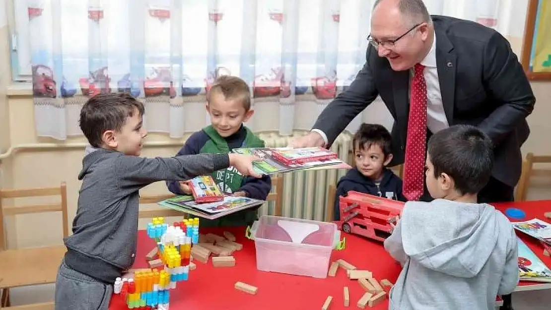 'Başkan Bilgin´den öğrencilere kitap hediyesi'