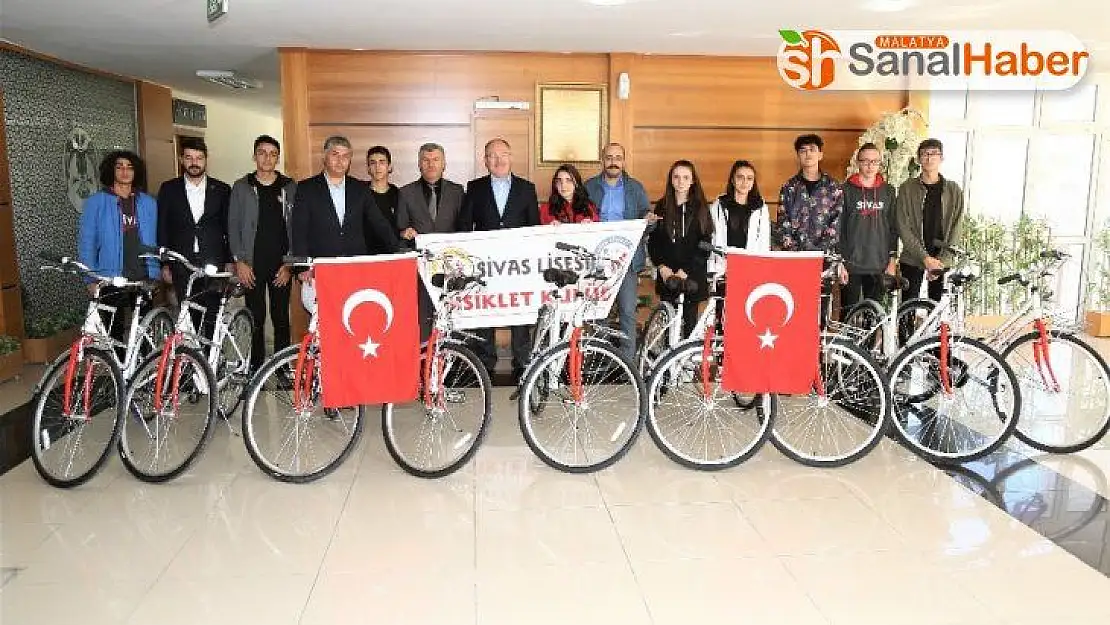 Başkan Bilgin öğrencilere bisiklet hediye etti