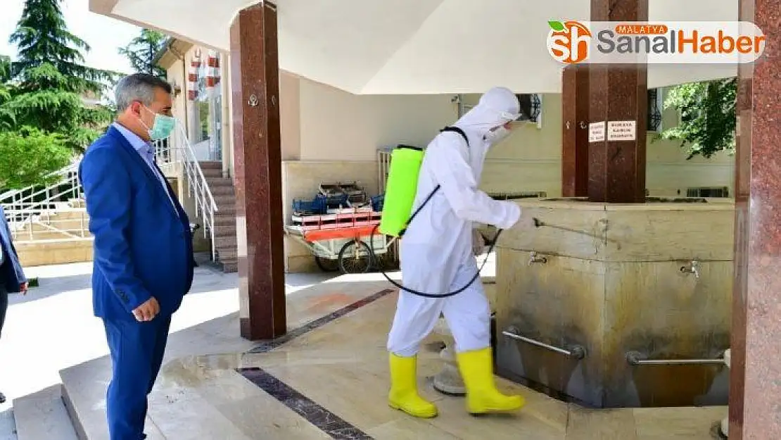 Başkan Çınar, cami dezenfekte çalışmalarını inceledi